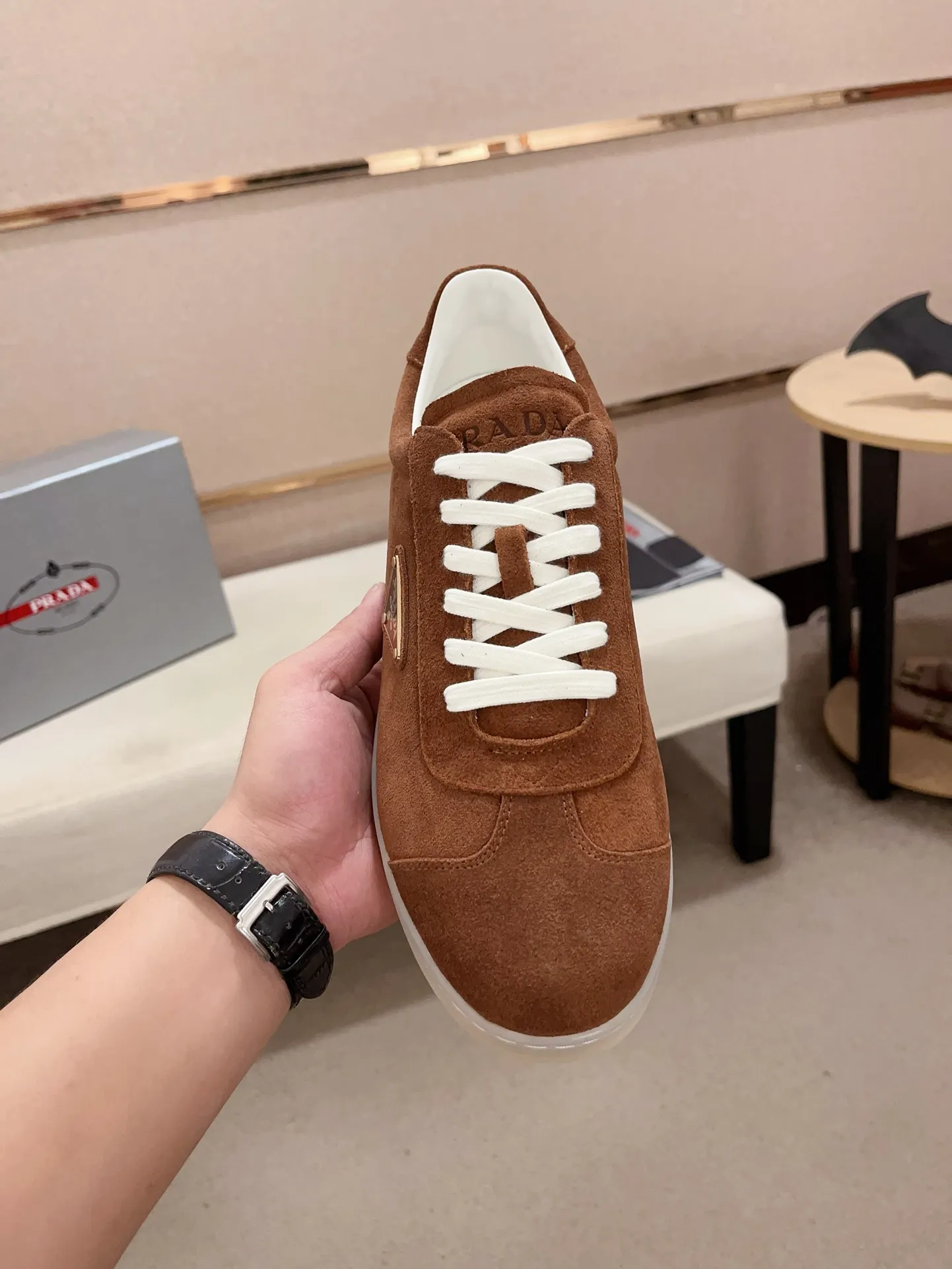 Men's Men's Shoes 💰 500💰 ✔️✔️✔️Higher version High-quality new PRADA (Prada) counters are launched simultaneously. The new men's shoes and 😘fabrics are made of high-tech glue-making technology. Lining: Full cowhide lining. 👍🏿 High-end ☄️ air-cushion molded anti-slip rubber outsole, exquisite lines, simple and elegant, comfortable and high-end for leisure travel. Code number: 38 to 44 (45 can be customized and cannot be returned or exchanged)